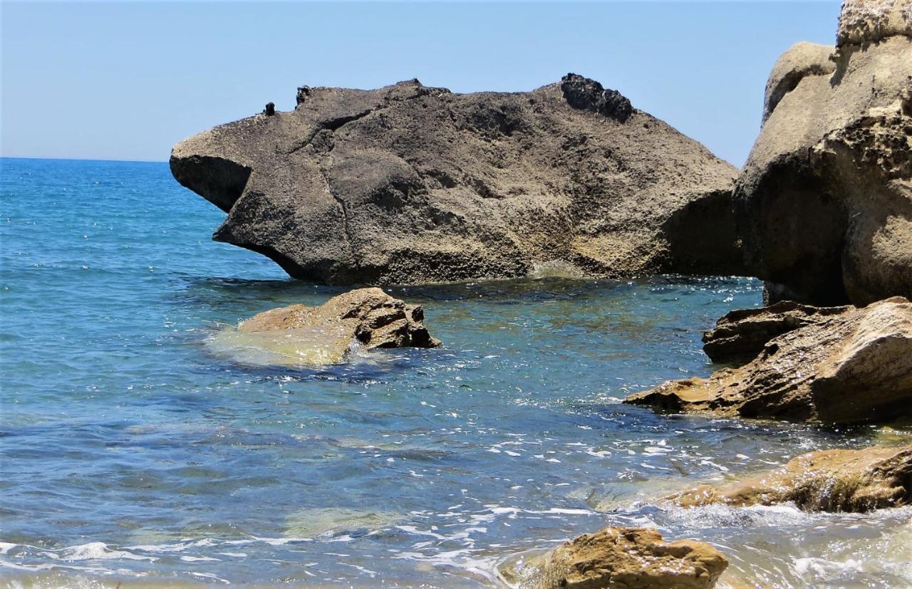 Chariandry Court Lägenhet Pissouri Exteriör bild