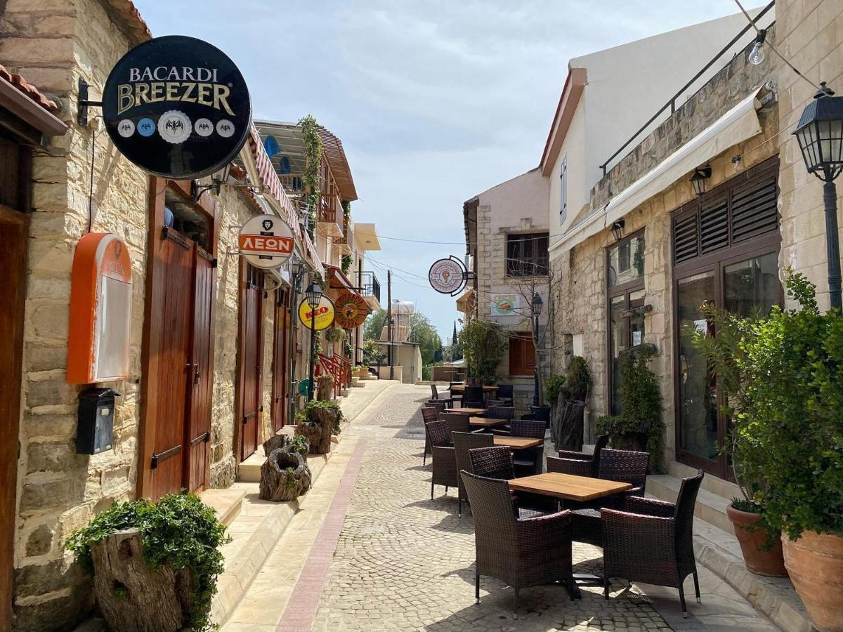 Chariandry Court Lägenhet Pissouri Exteriör bild