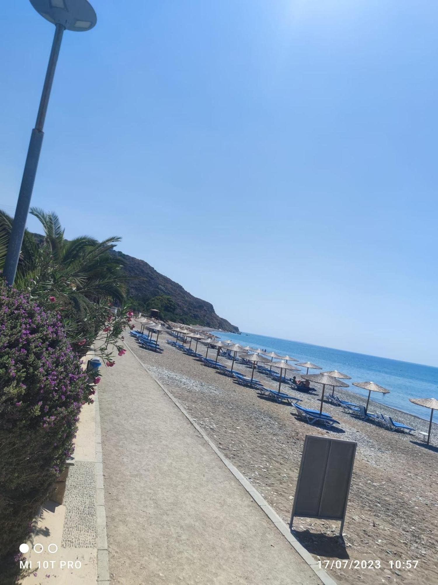 Chariandry Court Lägenhet Pissouri Exteriör bild