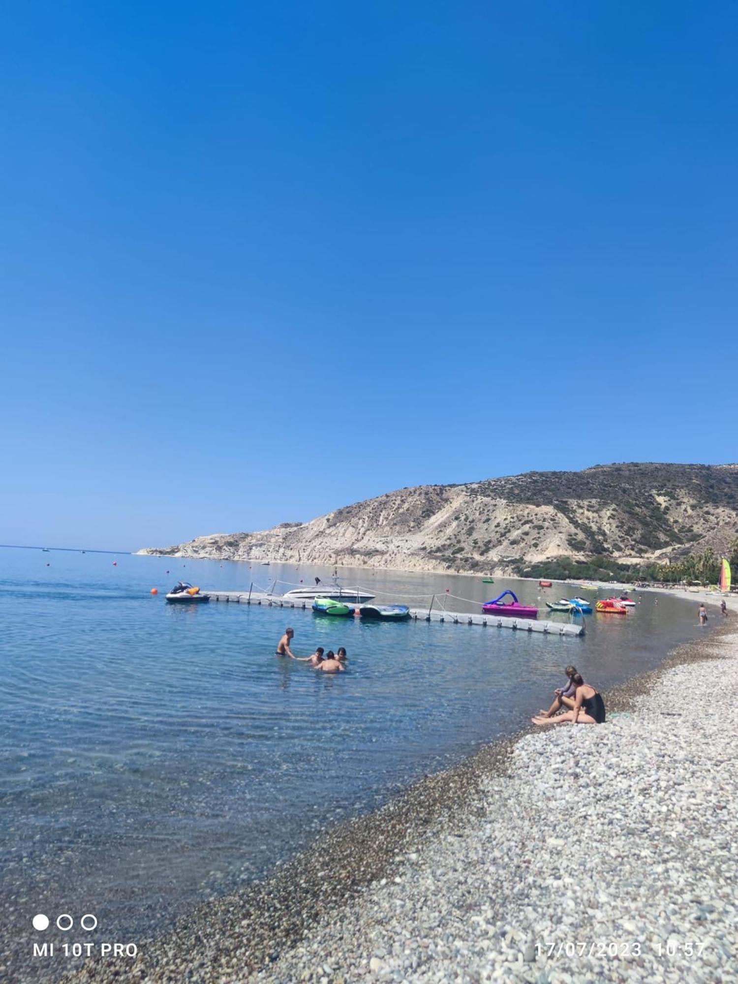 Chariandry Court Lägenhet Pissouri Exteriör bild