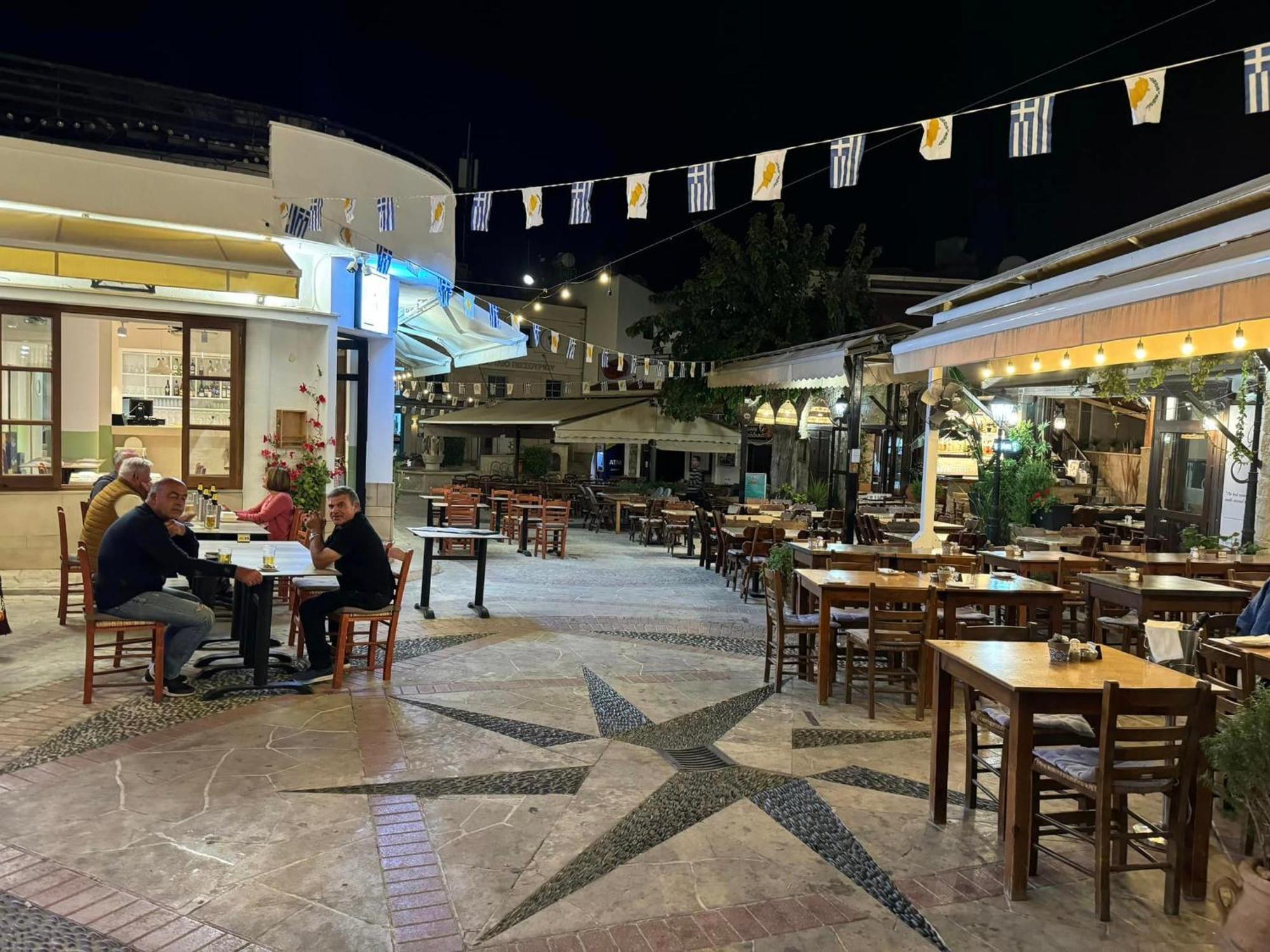 Chariandry Court Lägenhet Pissouri Exteriör bild