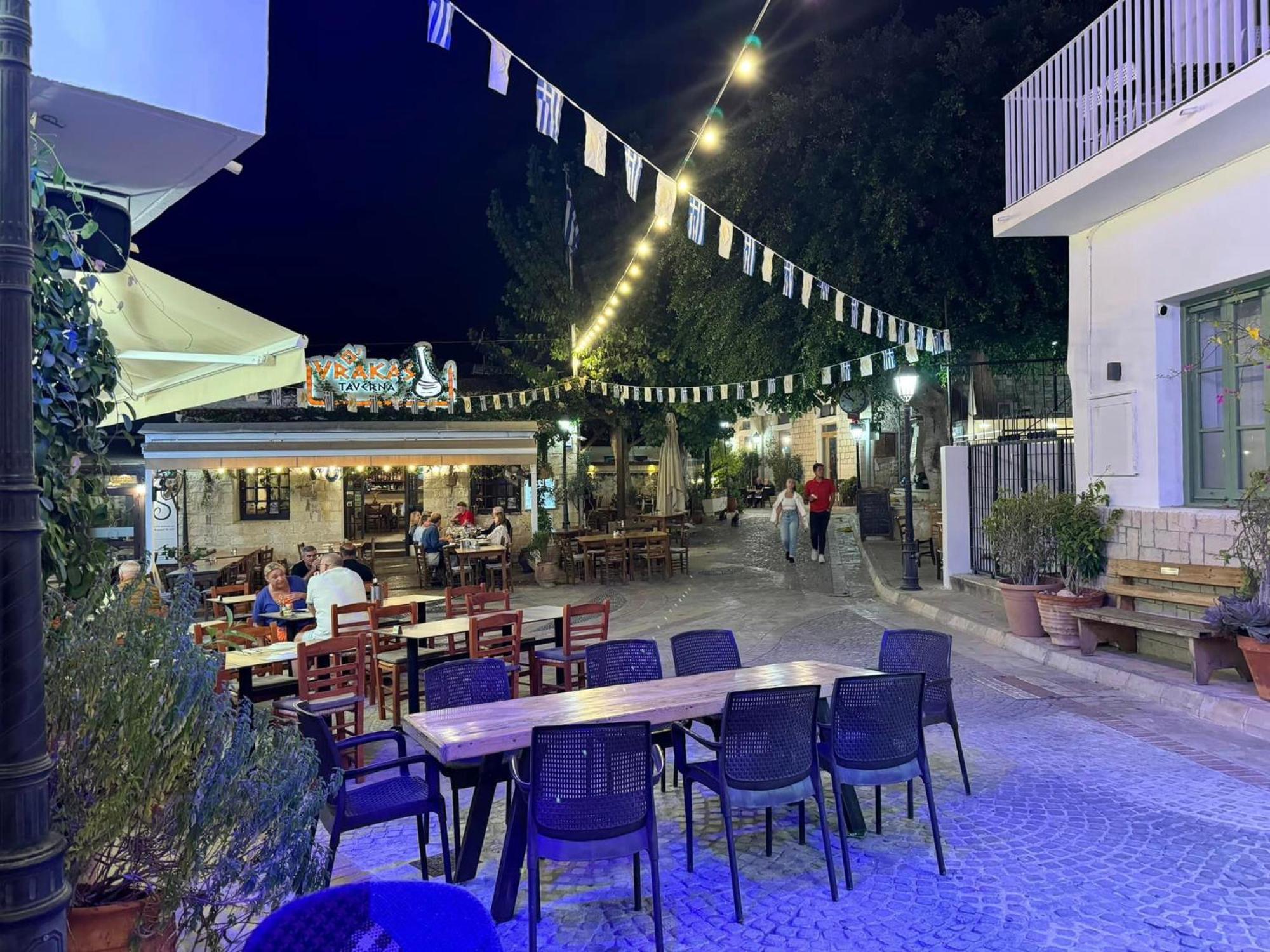 Chariandry Court Lägenhet Pissouri Exteriör bild
