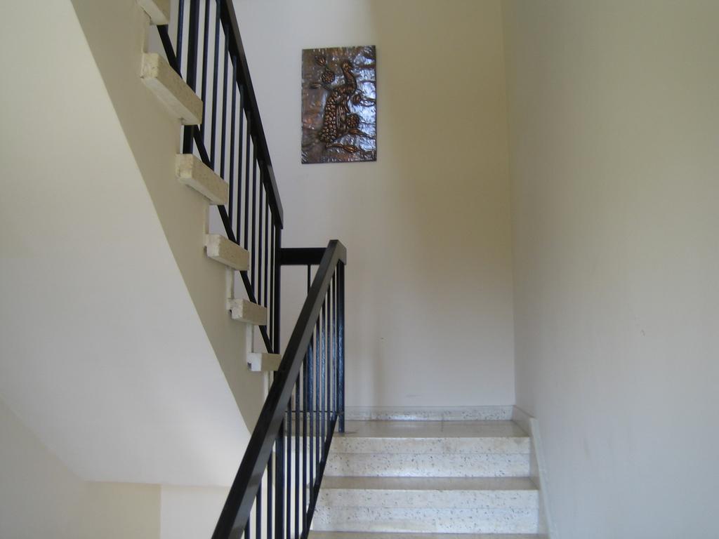 Chariandry Court Lägenhet Pissouri Exteriör bild