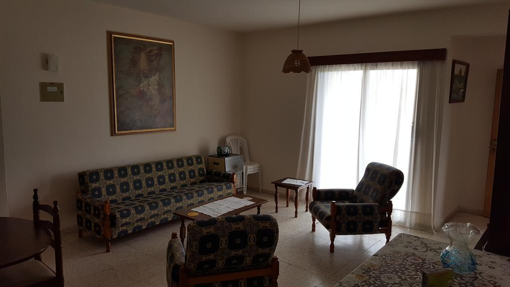 Chariandry Court Lägenhet Pissouri Exteriör bild