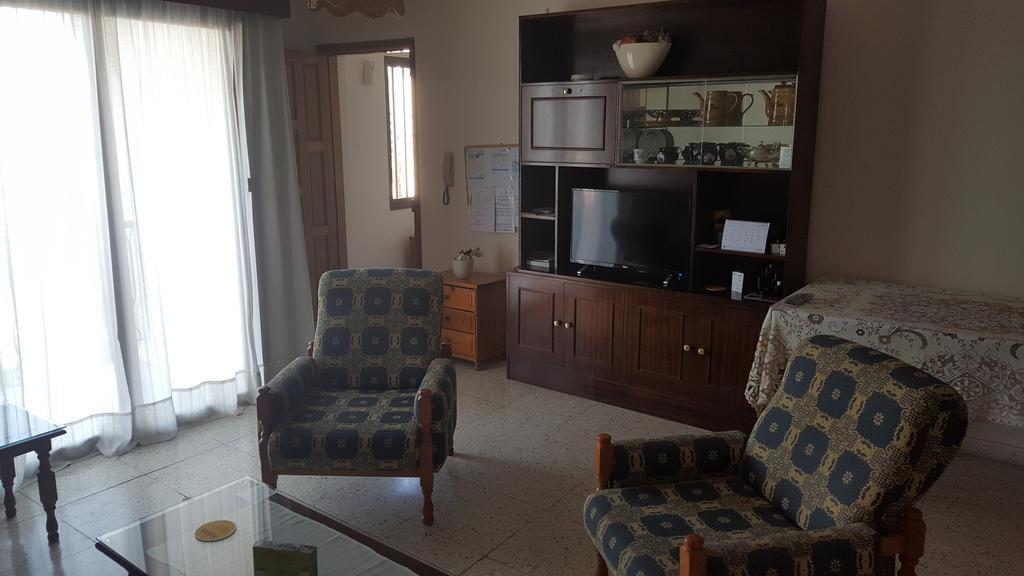 Chariandry Court Lägenhet Pissouri Exteriör bild