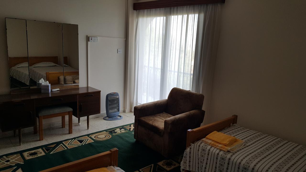 Chariandry Court Lägenhet Pissouri Exteriör bild