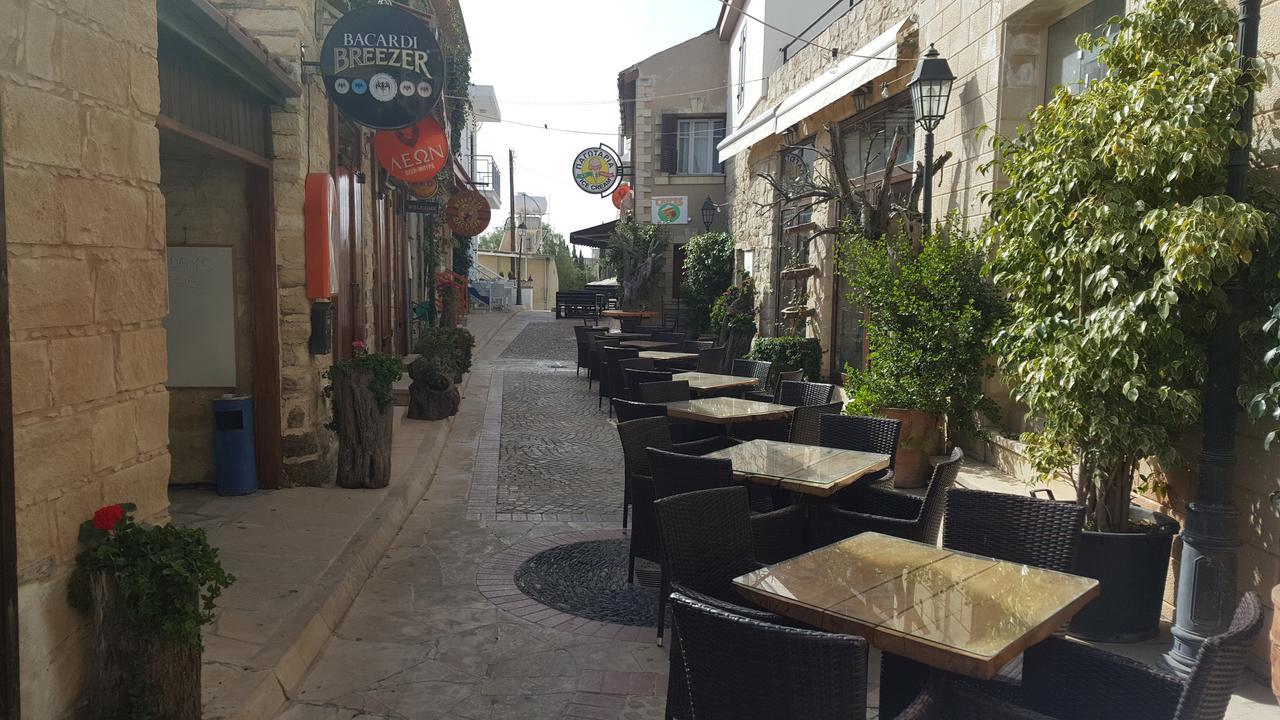 Chariandry Court Lägenhet Pissouri Exteriör bild